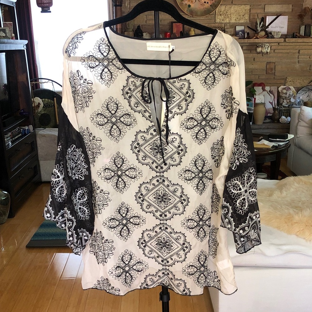 4 Love & Liberty/Johnny Was Black & White Embroidered Silk Tie-Neck Peasant Top